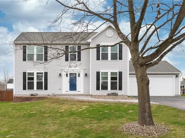 25 Chaucer Cir, Baldwinsville, NY 13027