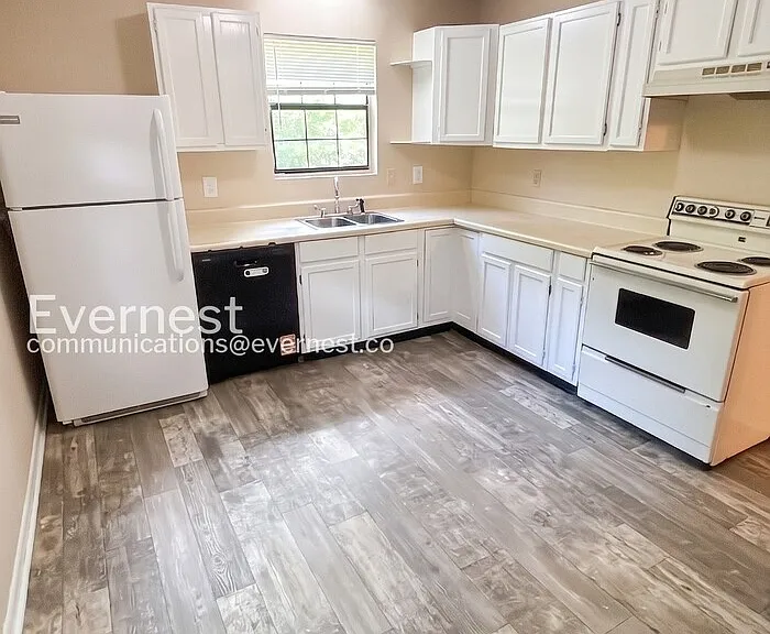 1710 Ichabod Ln #B — Photo 3