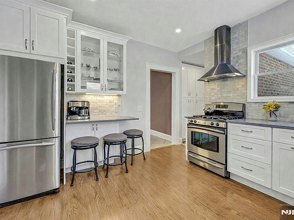 5th image of 486 Sussex Road
