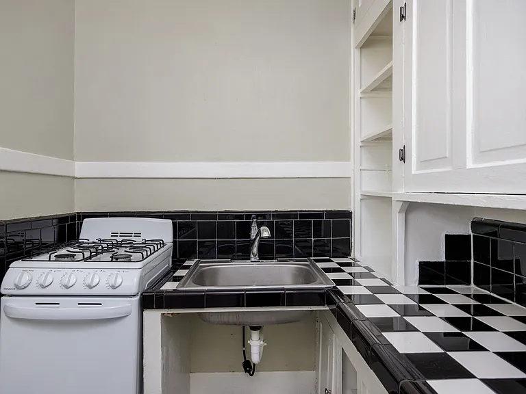 The Gatsby Apartments — Photo 11