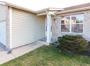 1465 Surrey Ln, Saint Peters, MO 63304