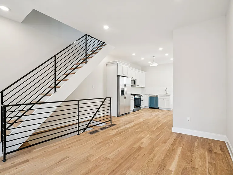 1822 N Mascher St — Photo 3