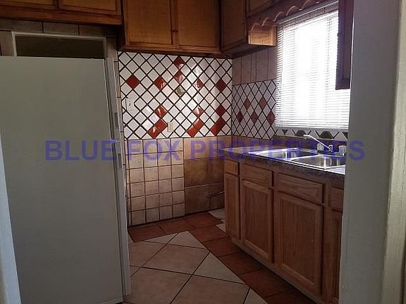 3rd image of 18 W Pennsylvania Dr