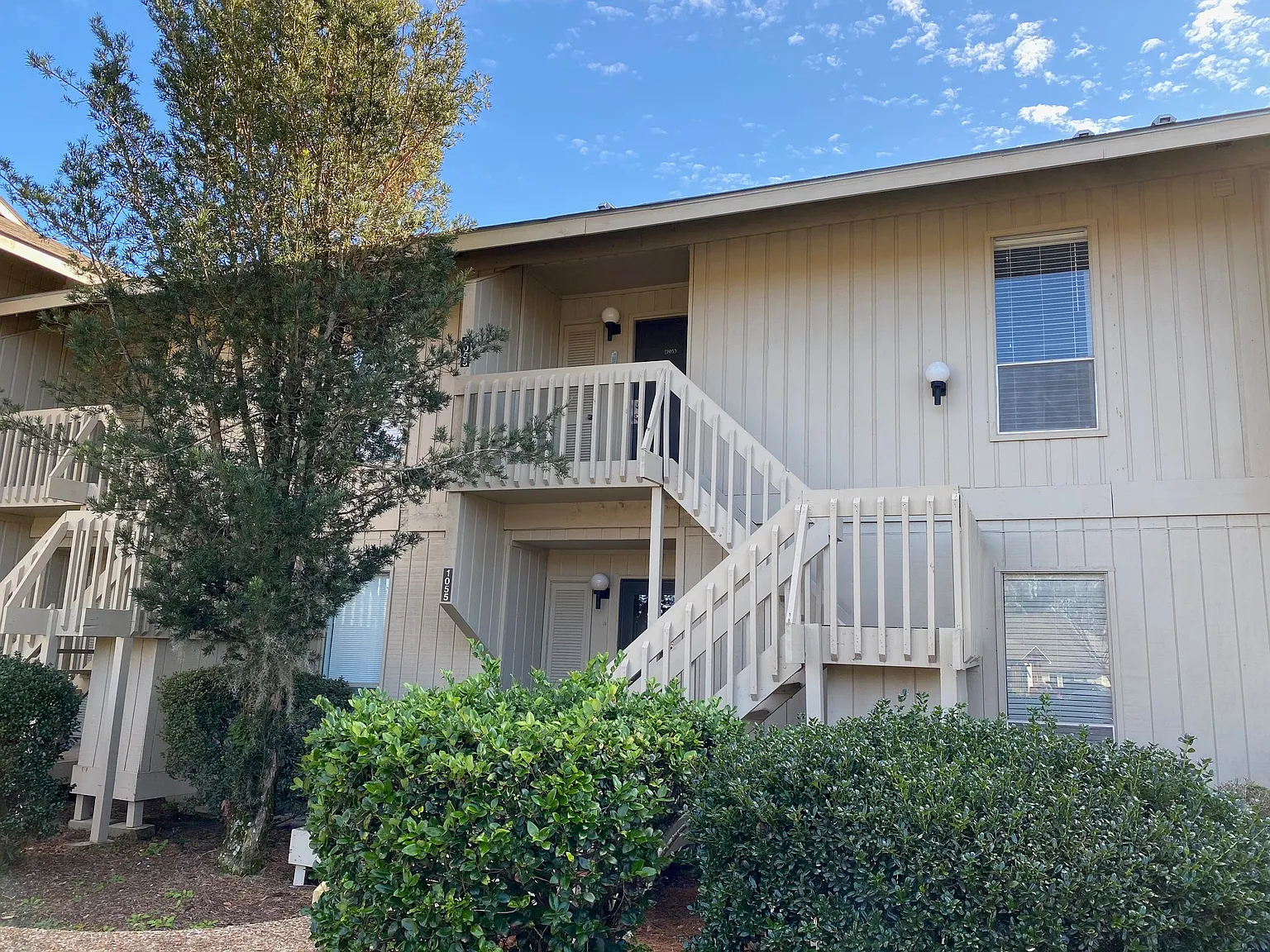 Available Mid-August! 1 Bed Condo In Daphne — Photo 1