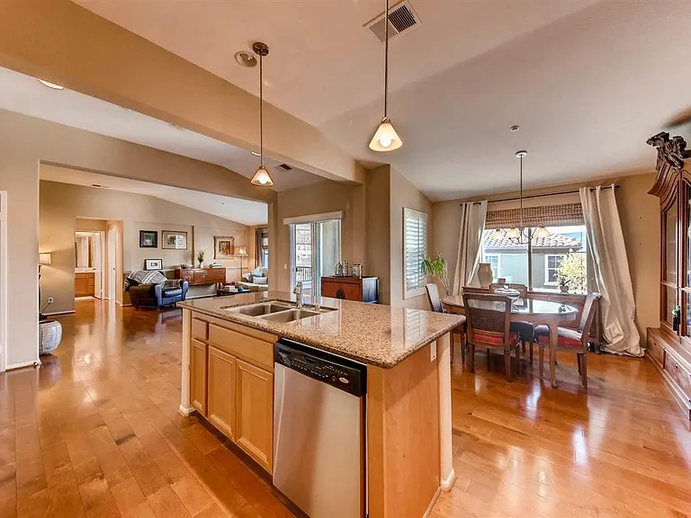 1164 Goddard St — Photo 16