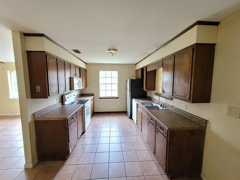 127 Lexington Dr — Photo 6