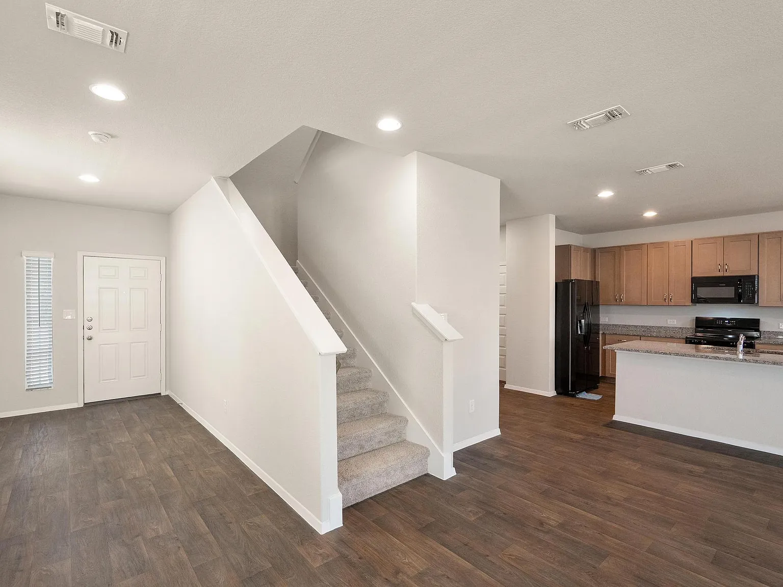 4 bed, 2.5 bath, 2277 sqft, $2,350 — Photo 4