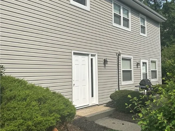 2437 Island Dr #14D, Uniontown, OH 44685