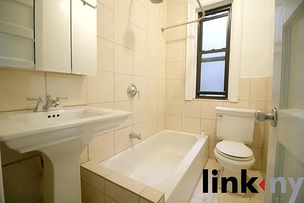 Rented by Link NY Realty | media 10