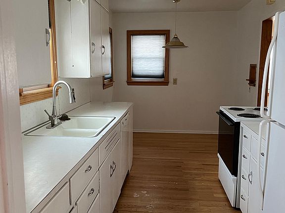 5th image of 132 Cherry Pl