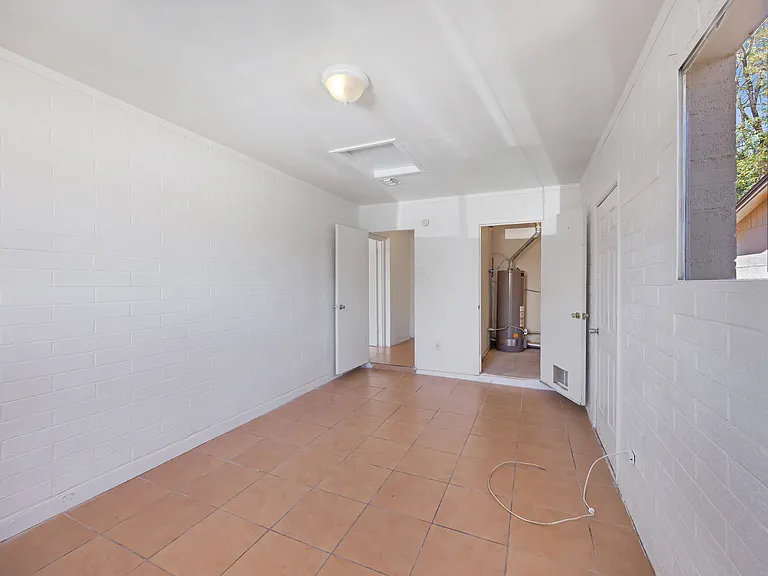 1826 W Behrend Dr — Photo 11