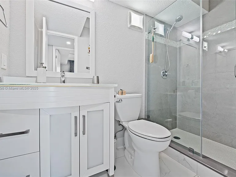 711 S Hollybrook Dr #109 — Photo 22