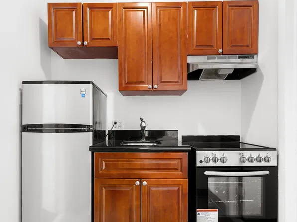 341 West 45th Street image 2 of 13