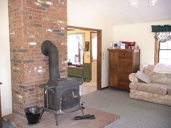 Vaulted Family Rm w/ wood stove