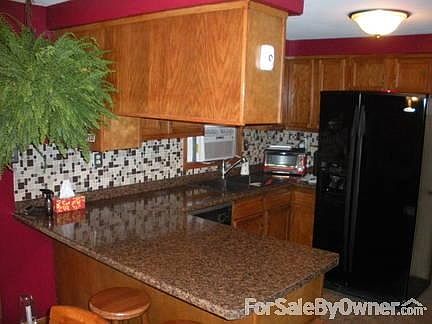 Kithen bar
						:
						Holds 3 barstools