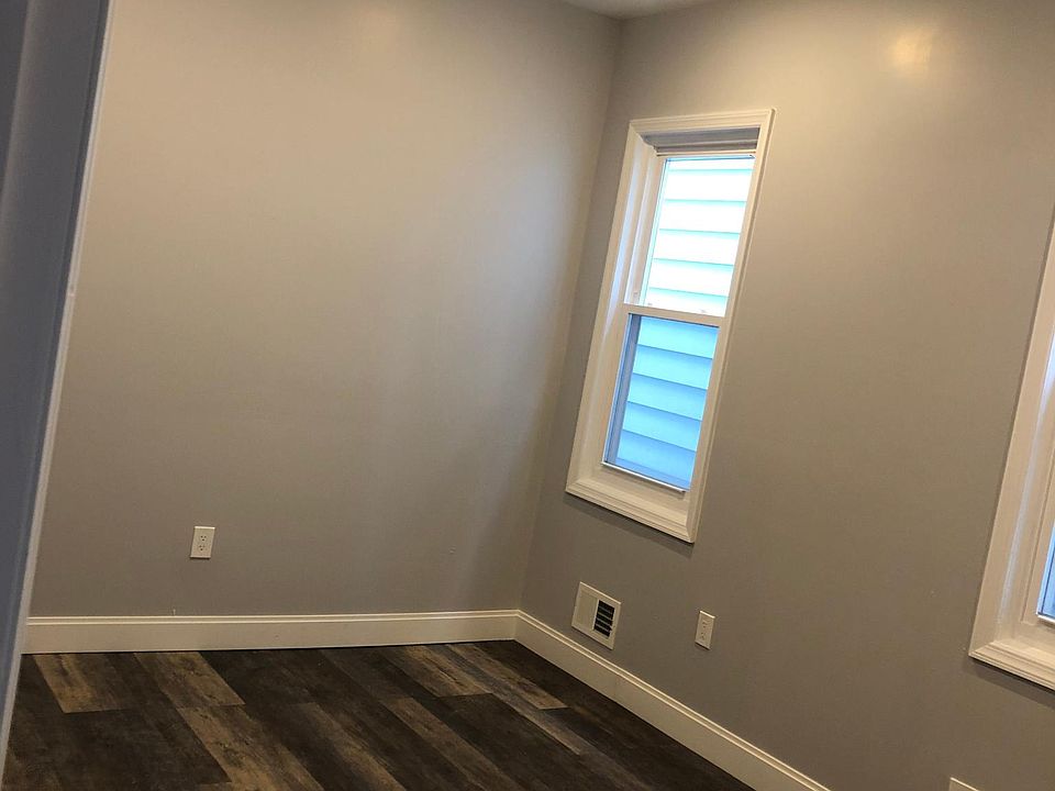 2nd image of 115 Jacques St