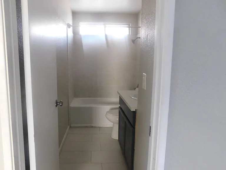 513 E Ridgecrest Blvd — Photo 16