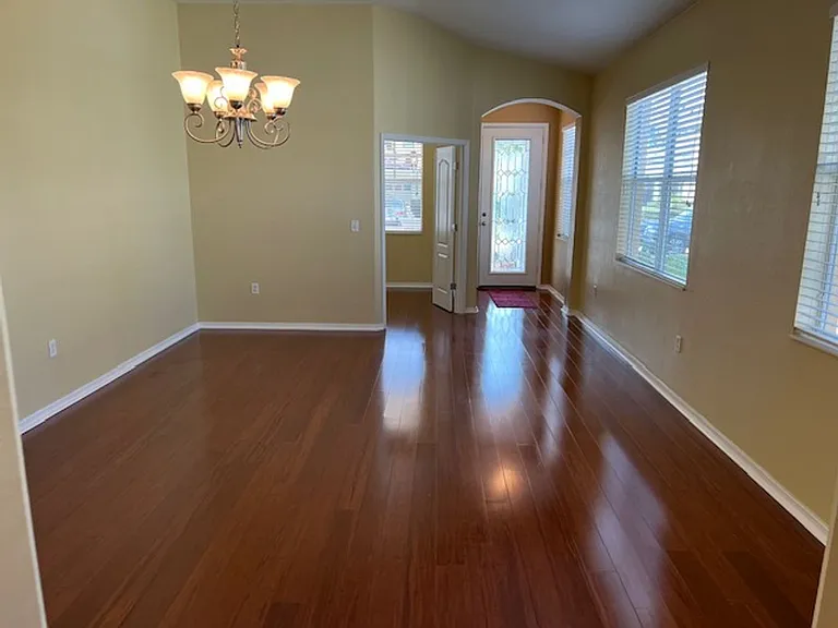1046 Napolean Way — Photo 4