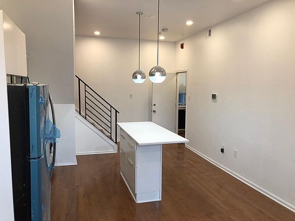 2nd image of 1900 W Girard Ave #2F