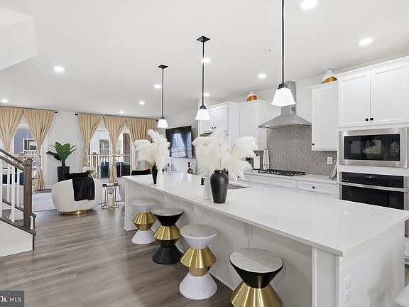 5th image of 2542 Verona Pl #B