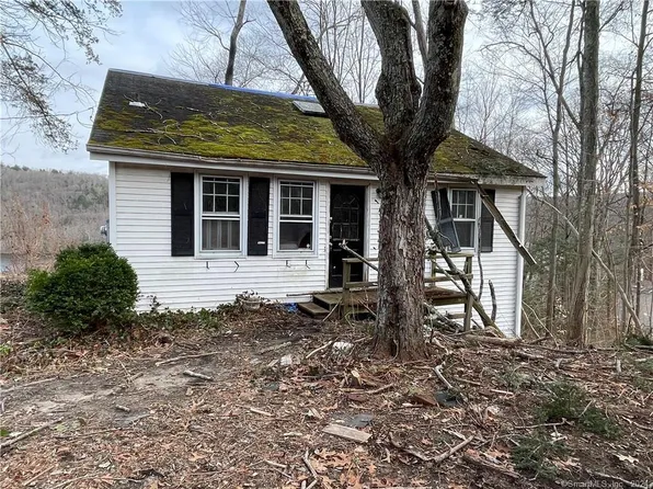 6 Shadblow Trail, Newtown, CT 06482