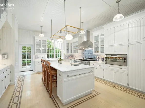 121 East 65th Street image 4 of 24