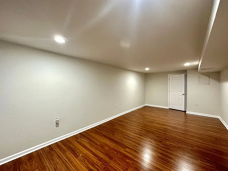816 W 37th St — Photo 31