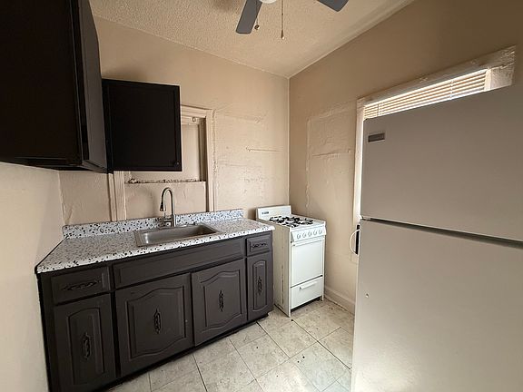 2nd image of 1147 W Fillmore St #1147