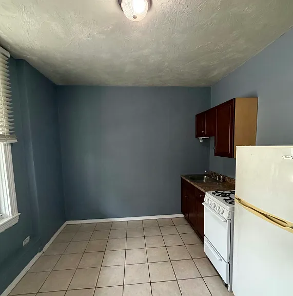 456 Eastern Ave Unit 2, Fall River 1st Floor 1BR! Heat by Electric, Hot Water Included! — Photo 8