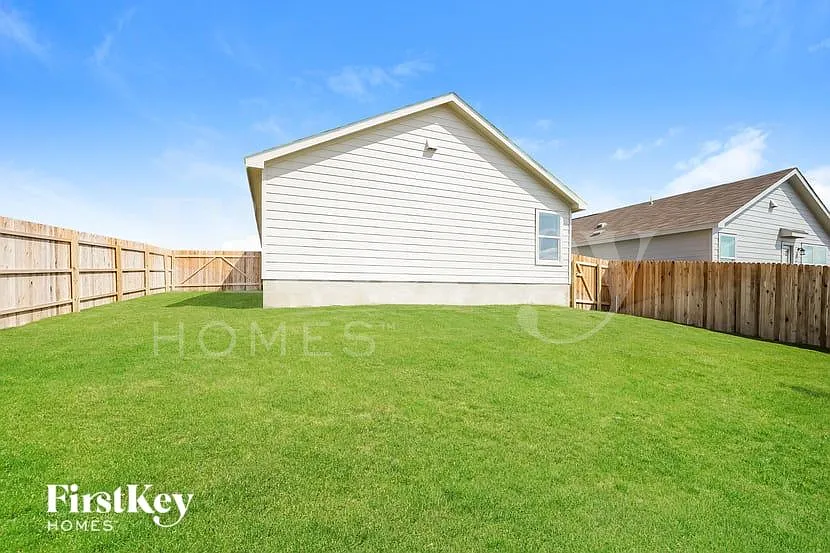 3 bed, 2.0 bath, 1440 sqft, $1,500 — Photo 3