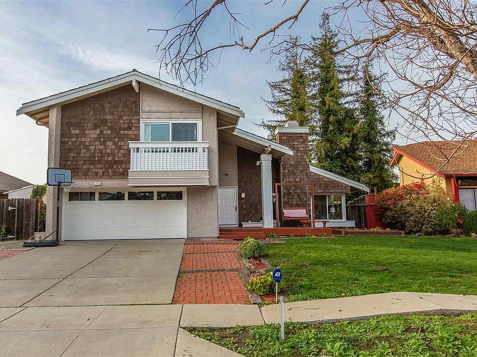 2nd image of 1423 Deschutes Pl