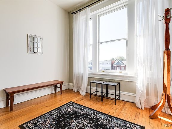 5th image of 2042 W Grace St #U3