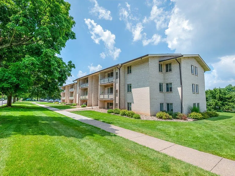 Briarwood Apartments and Townhomes — Photo 29