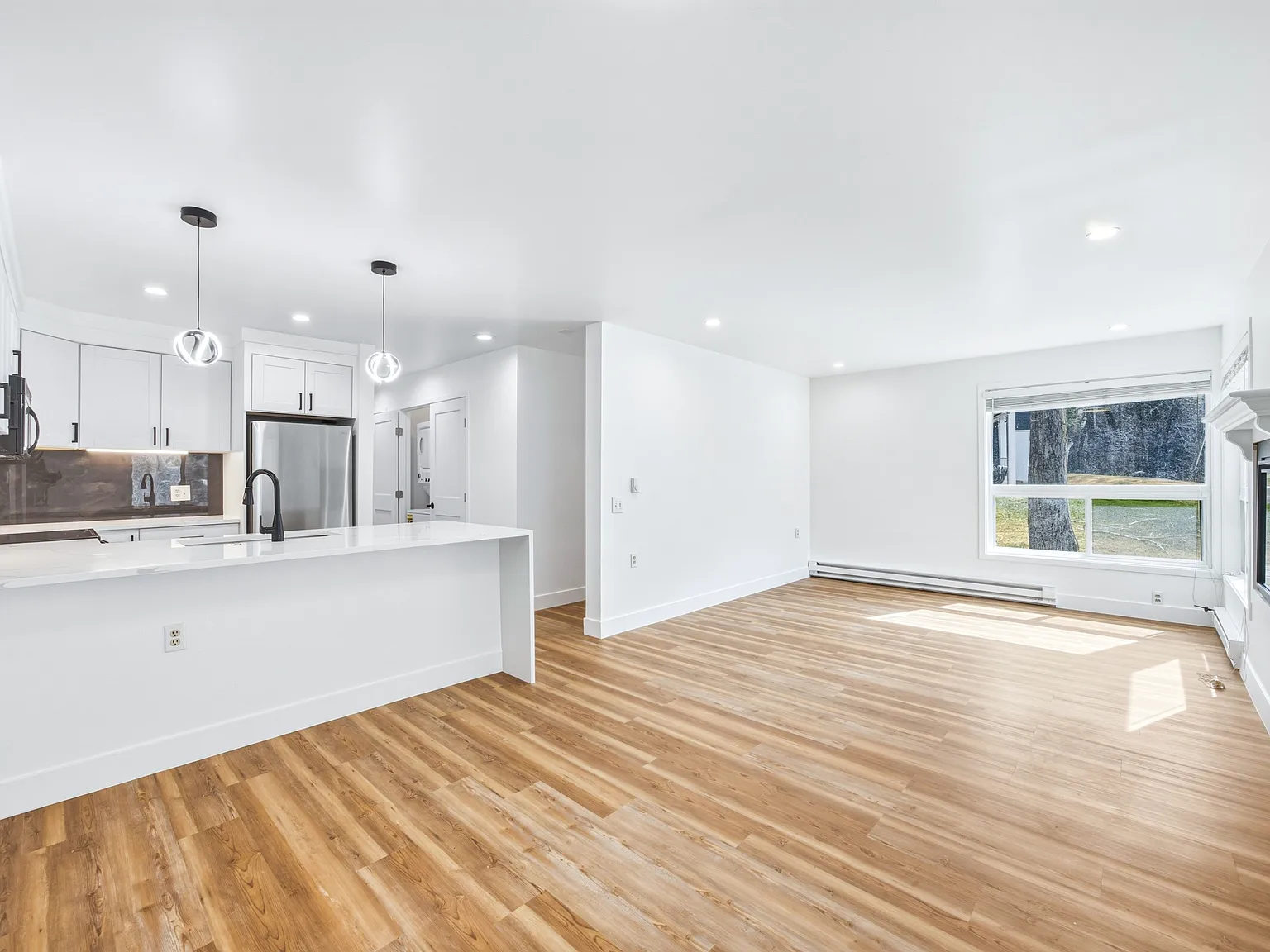 2 bed, 929 sqft, $3,550 — Photo 2