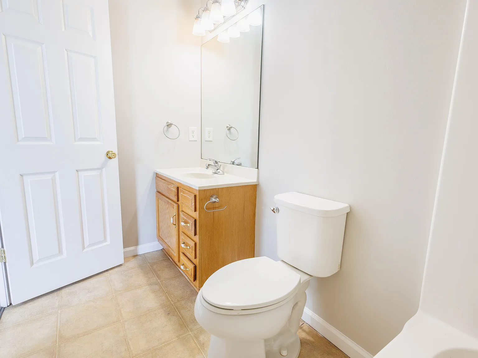 3 bed, 1600 sqft, $1,800 — Photo 4