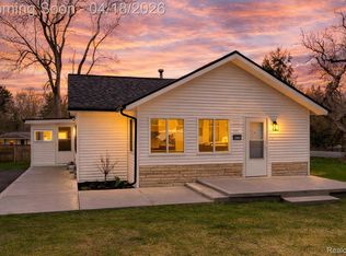 2514 Barton St, Commerce Township, MI 48382