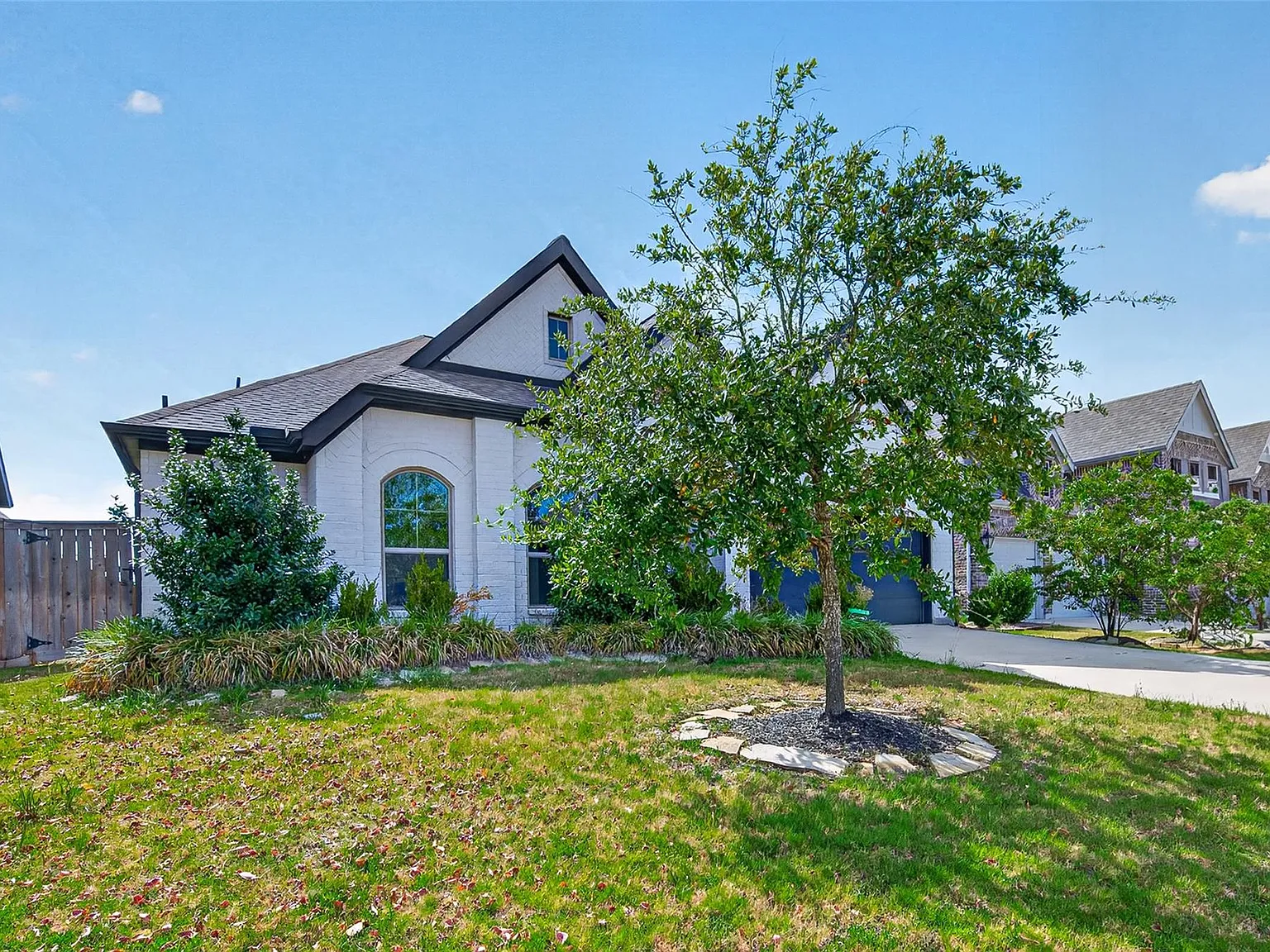 4 bed, 3.0 bath, 3007 sqft, $3,600 — Photo 2