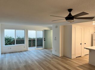 451 Palm Dr APT D, Vista, CA 92084