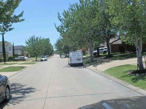 Exterior Neighborhood (street photo)