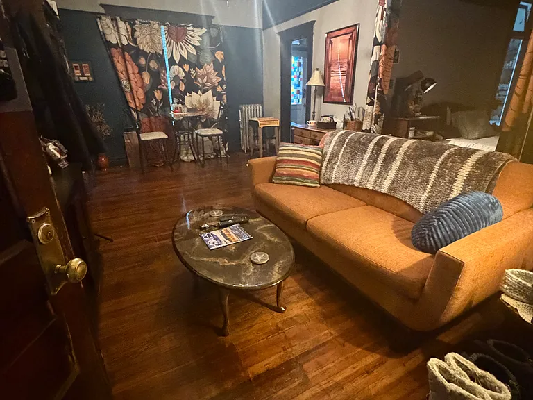 215 E 18th St #3 — Photo 3