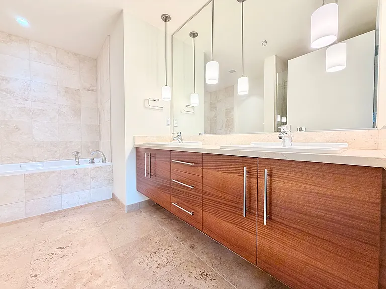 1830 NW Riverscape St #403 — Photo 11