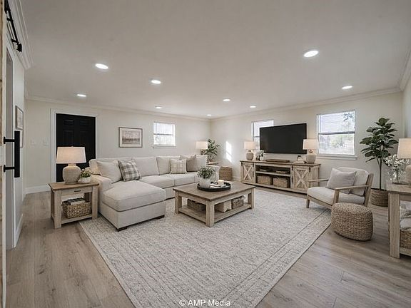 2nd image of 404 Cherry