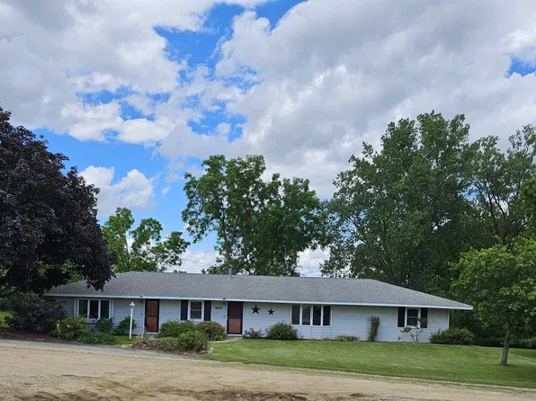 10684 E Main St, West Union, IA 52175