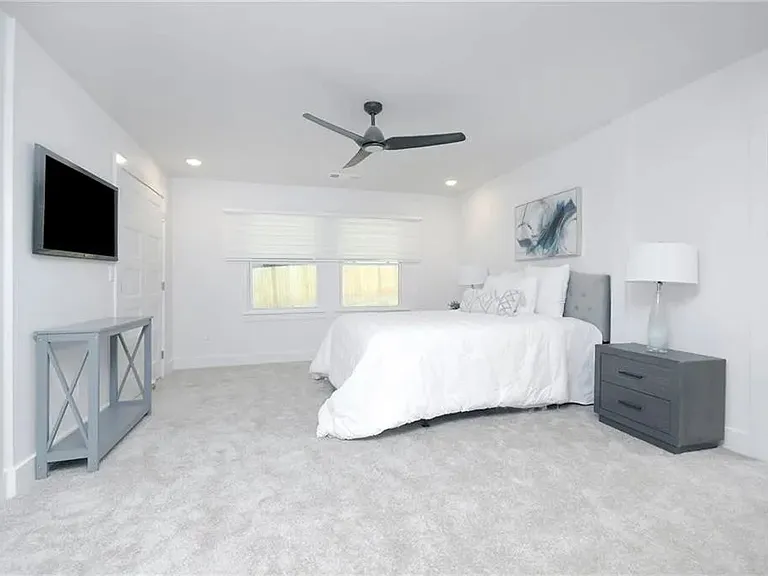 220 Napoleon Dr SW — Photo 13