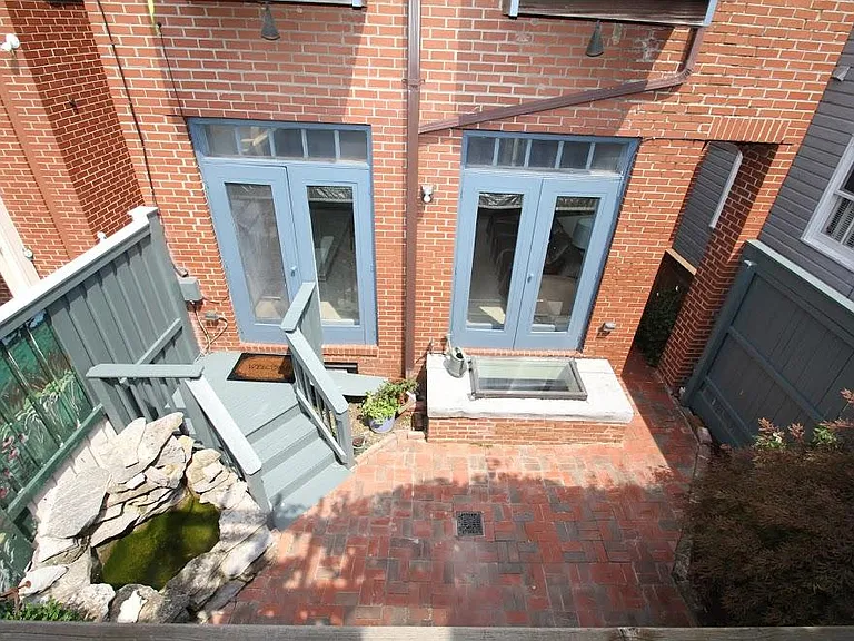 213 1/2 S Alfred St — Photo 33