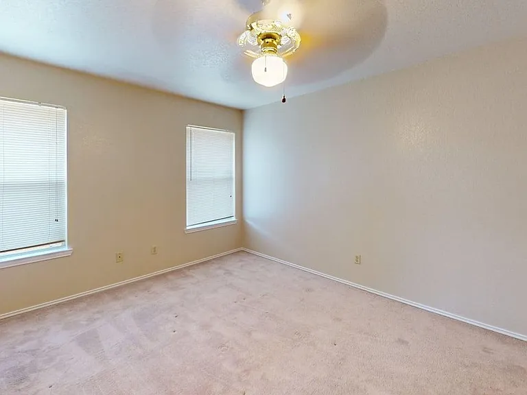 4405 Hondo Dr — Photo 16