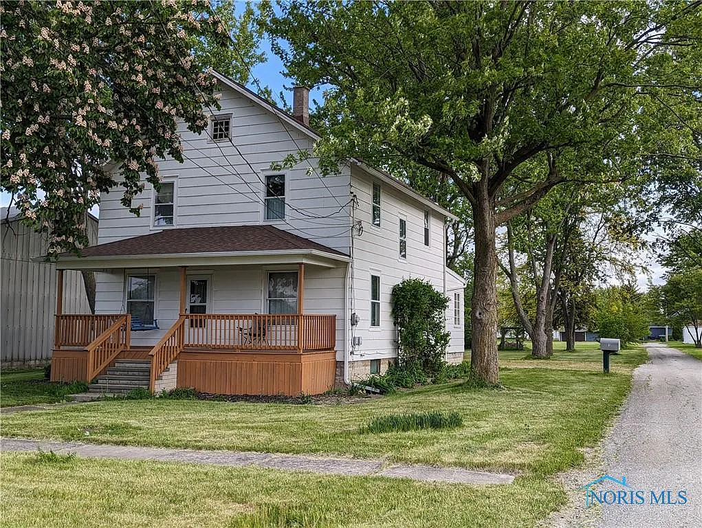 212 Houghton St photo 1