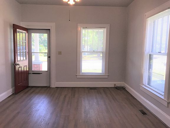 2nd image of 113 Franklin St