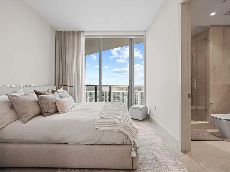 15701 Collins Ave #2103 — Photo 38