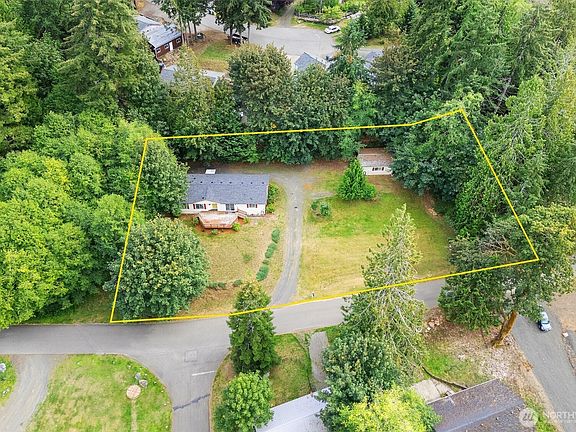 4th image of 11 SE Fuchsia Avenue